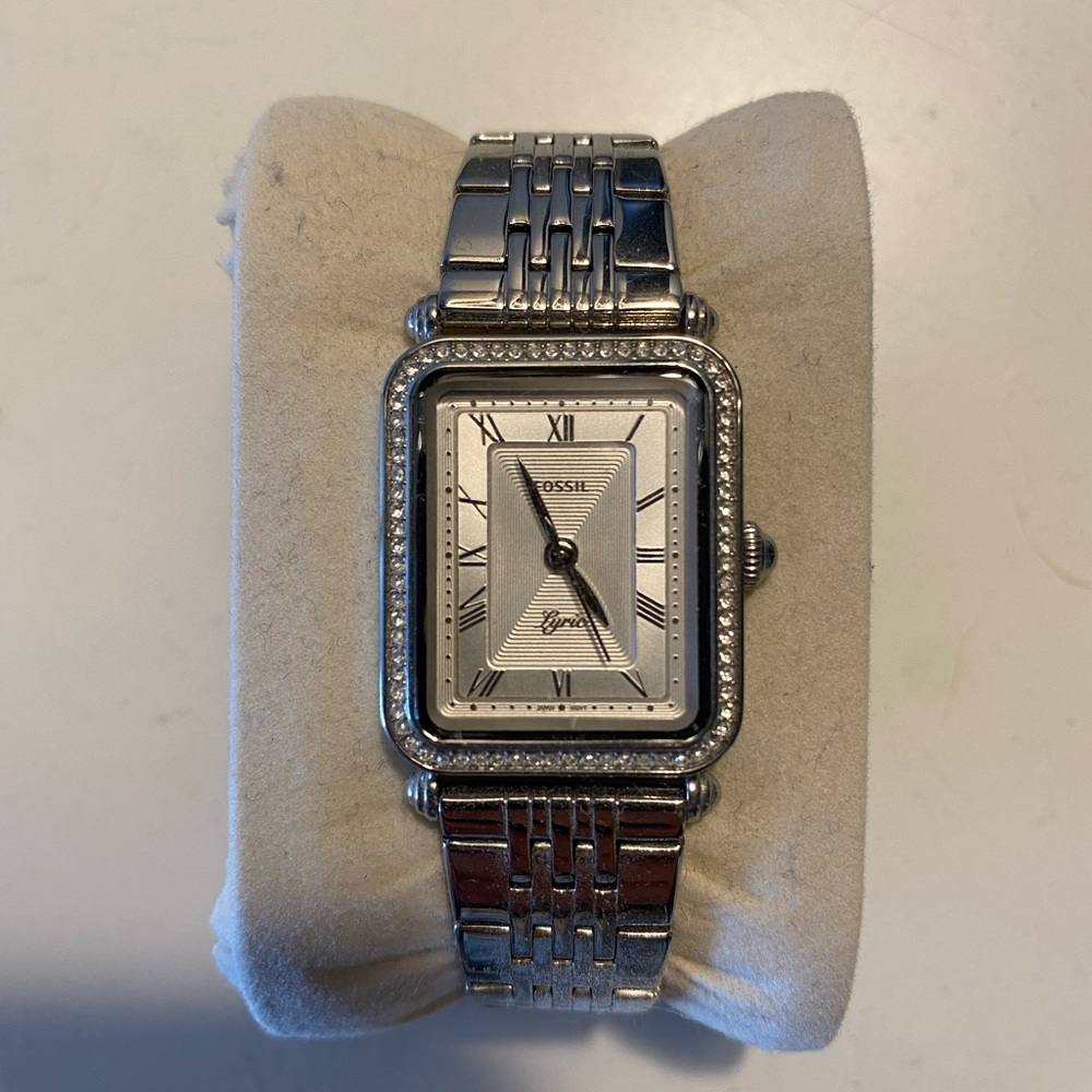 Fossil watch, womens. Silver with crystal details.
